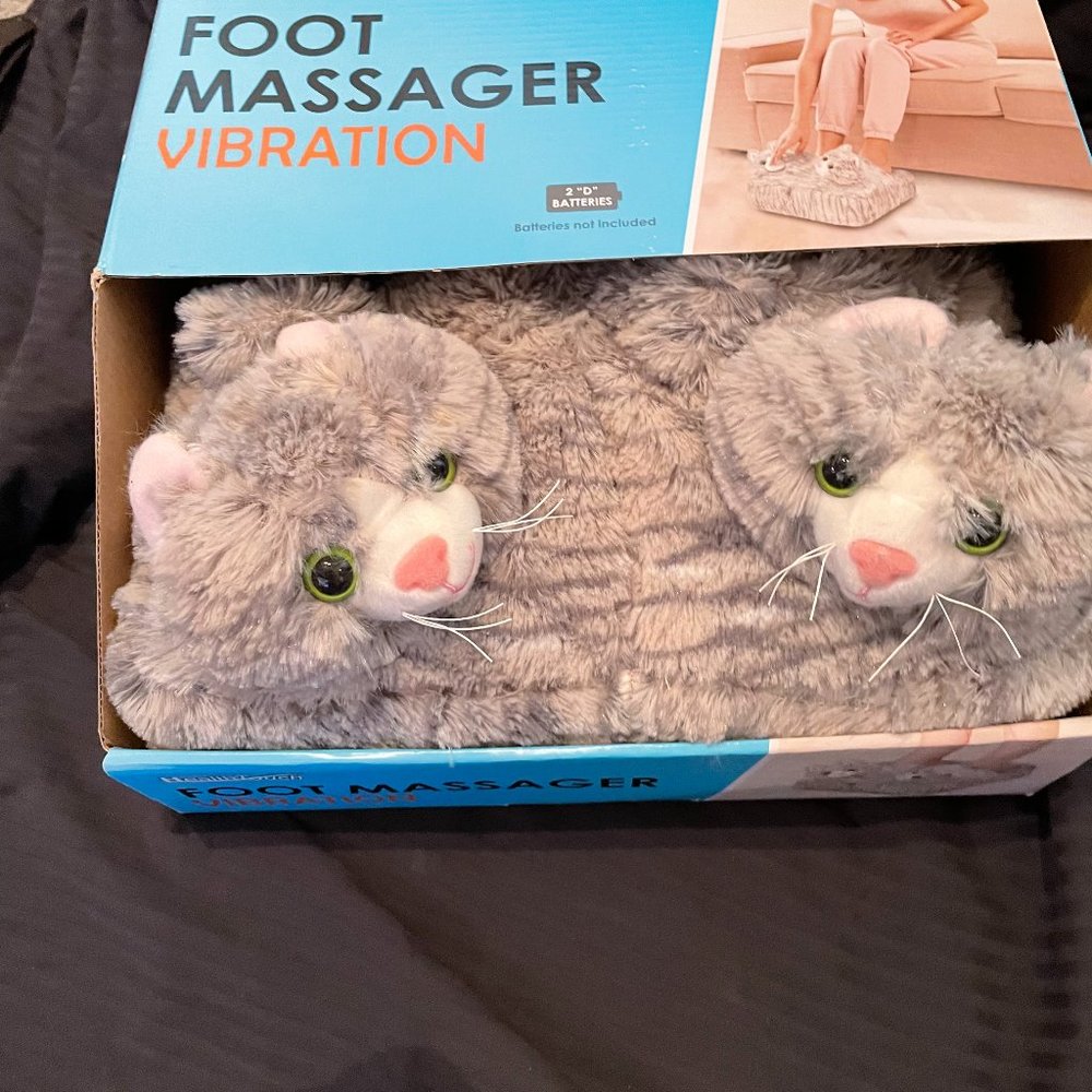 Cat foot massager